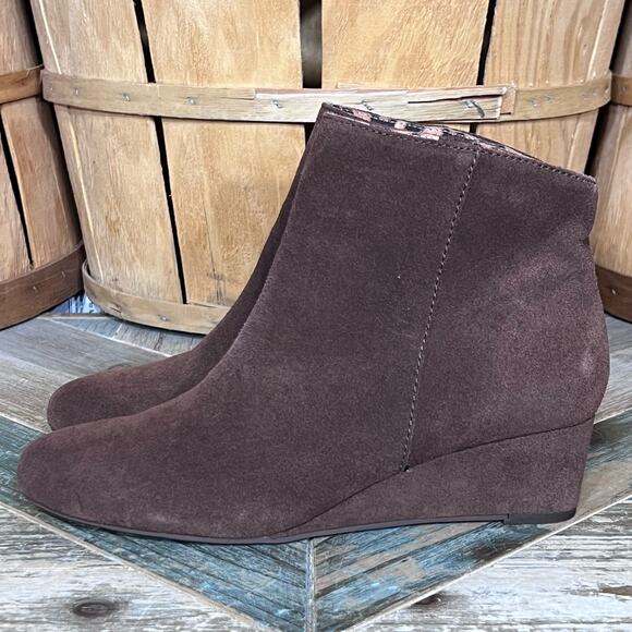 Seychelles Sultry Chocolate Brown Suede Demi Wedge Ankle Booties Womens Size 6.5 - Picture 2 of 11